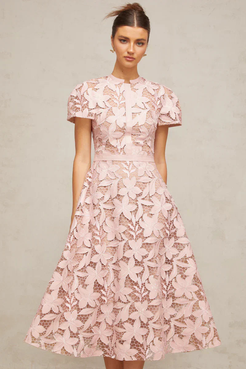 Vestido Rosa em Renda Floral