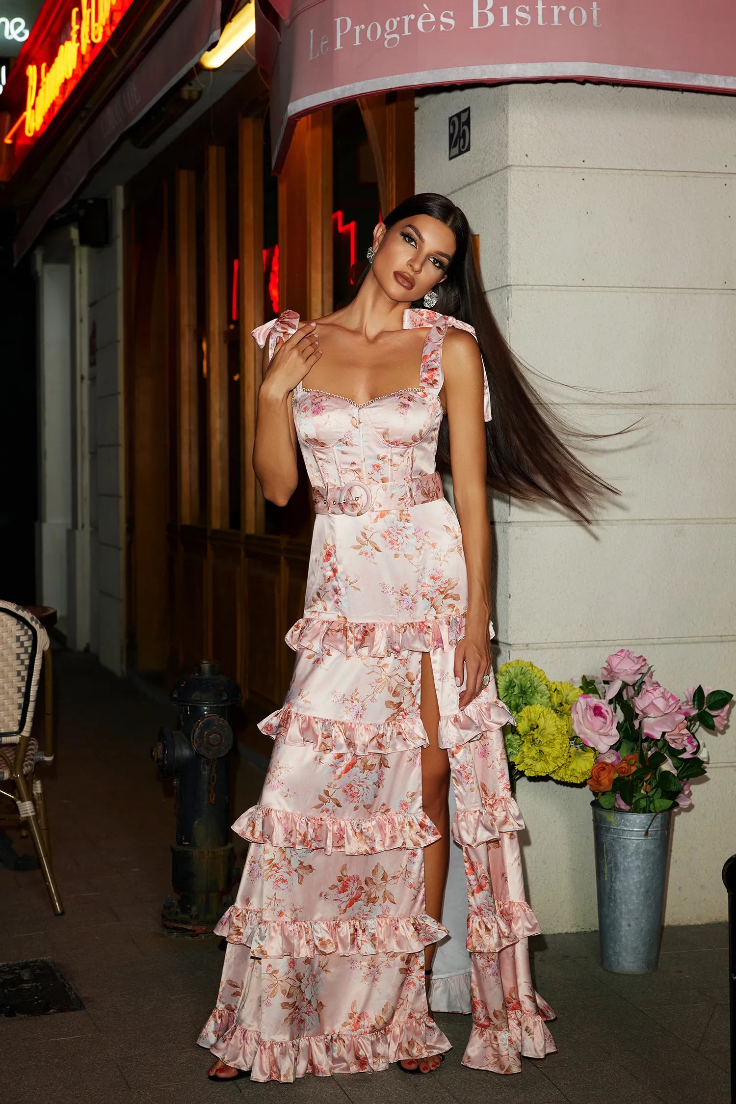Vestido Rosa Plissado em Camadas