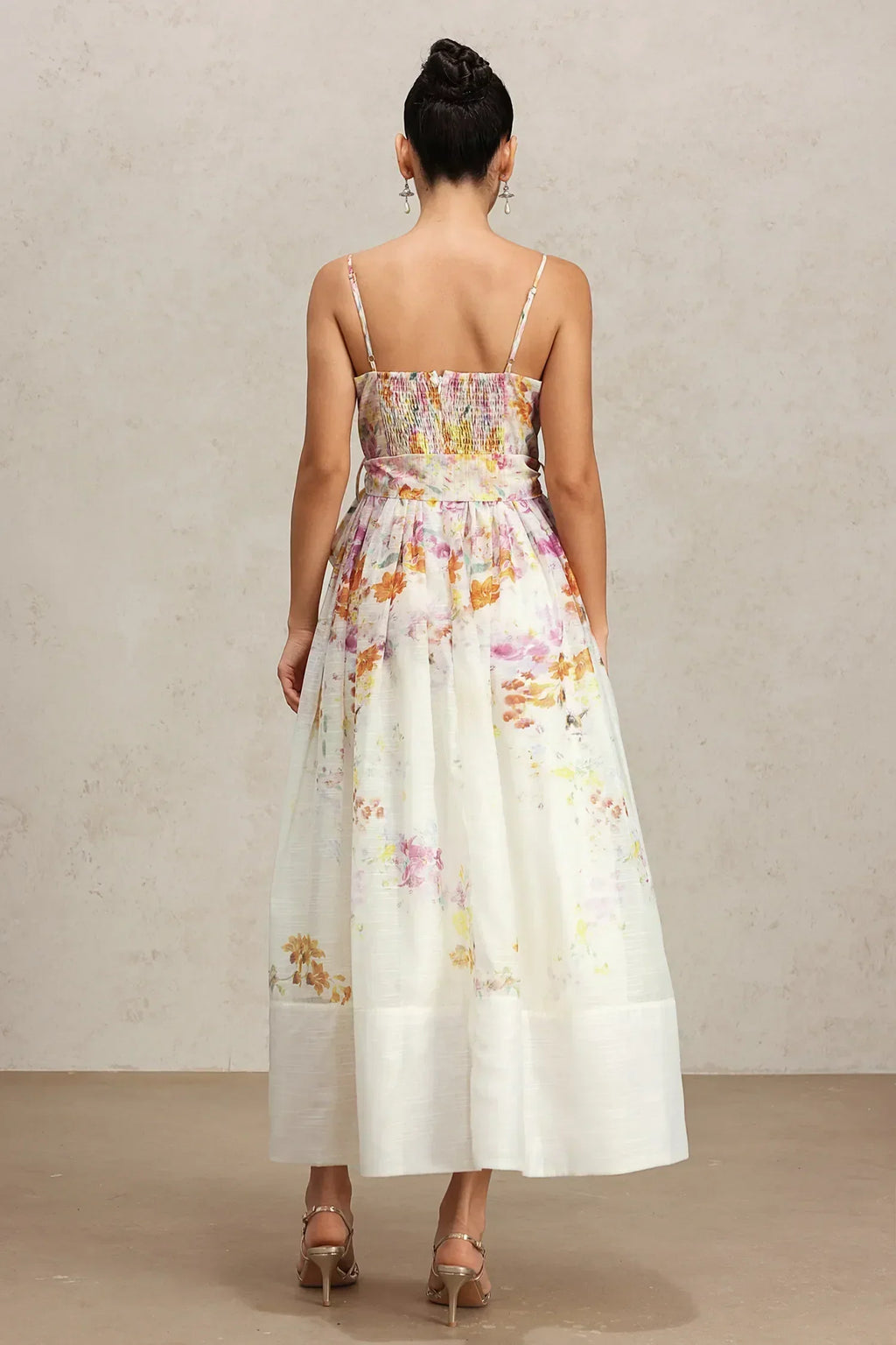 Vestido Retrô Floral em Tule