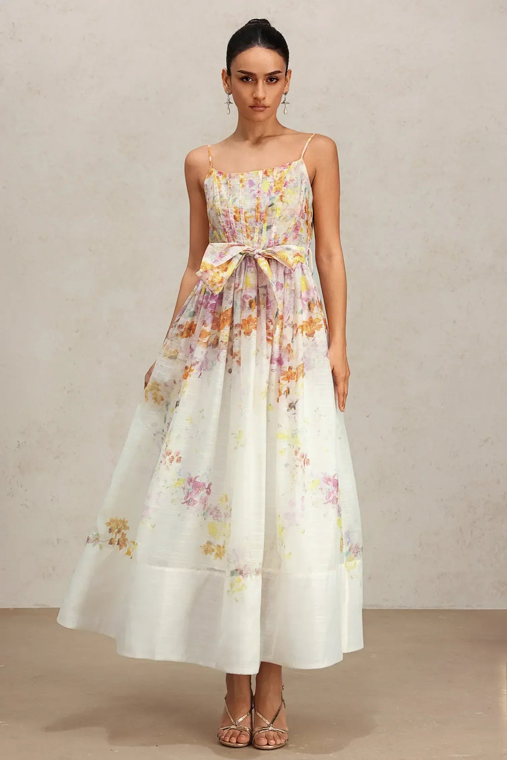 Vestido Retrô Floral em Tule