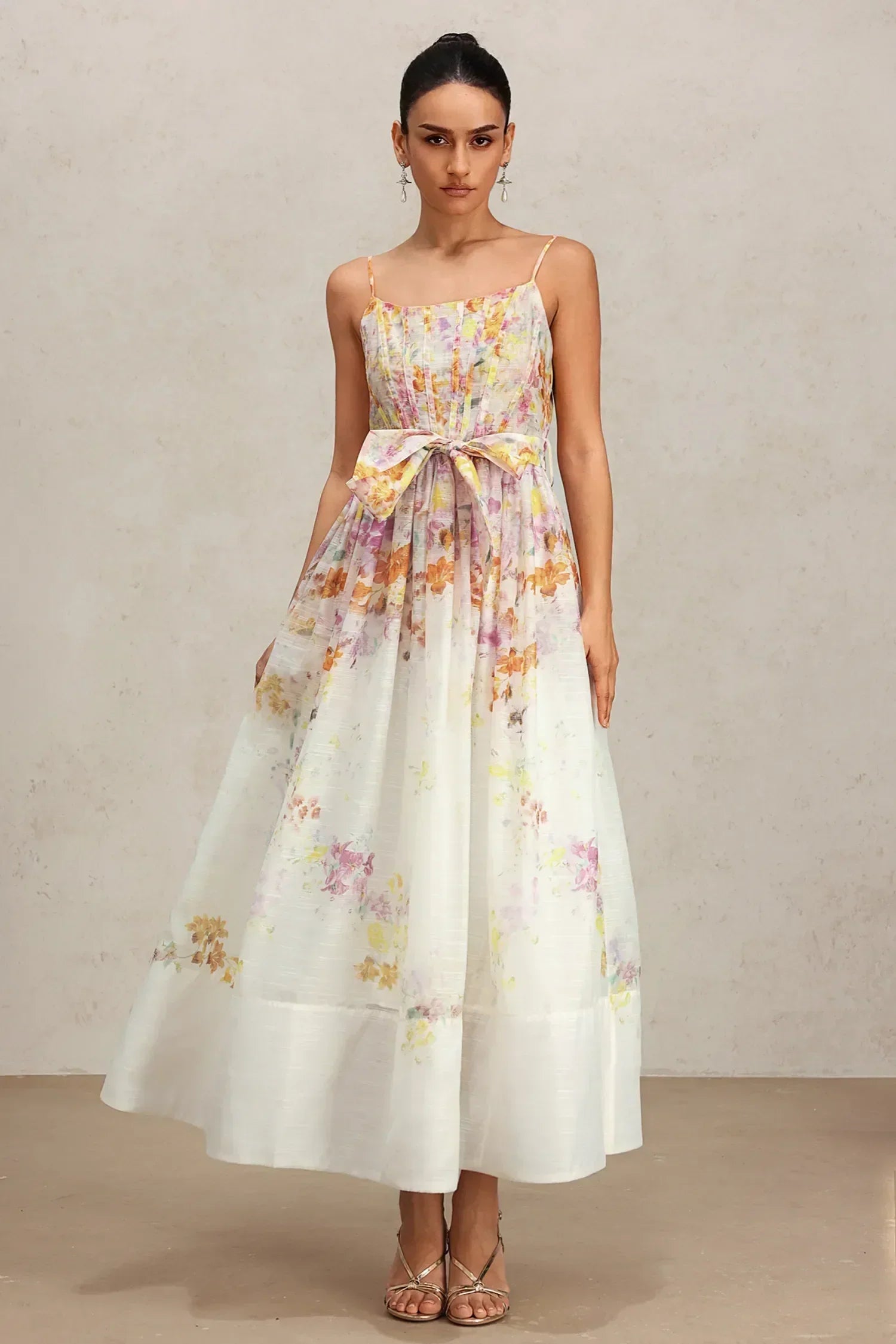 Vestido Retrô Floral em Tule