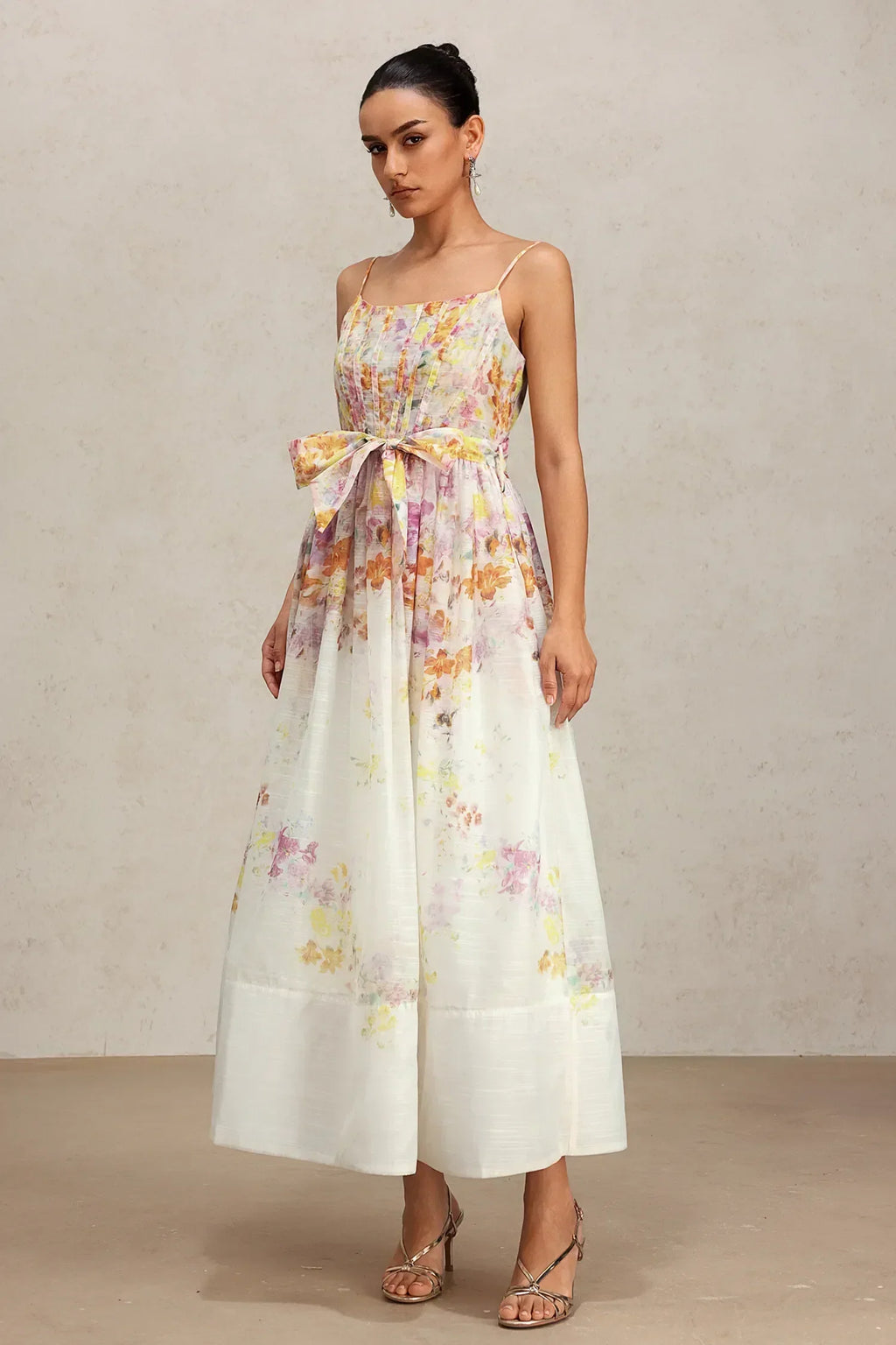 Vestido Retrô Floral em Tule