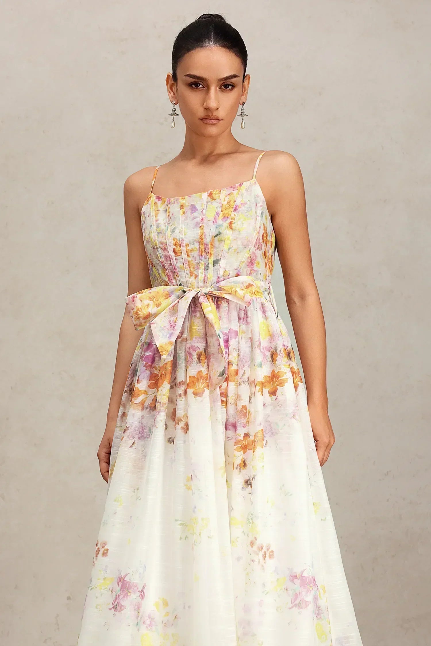 Vestido Retrô Floral em Tule