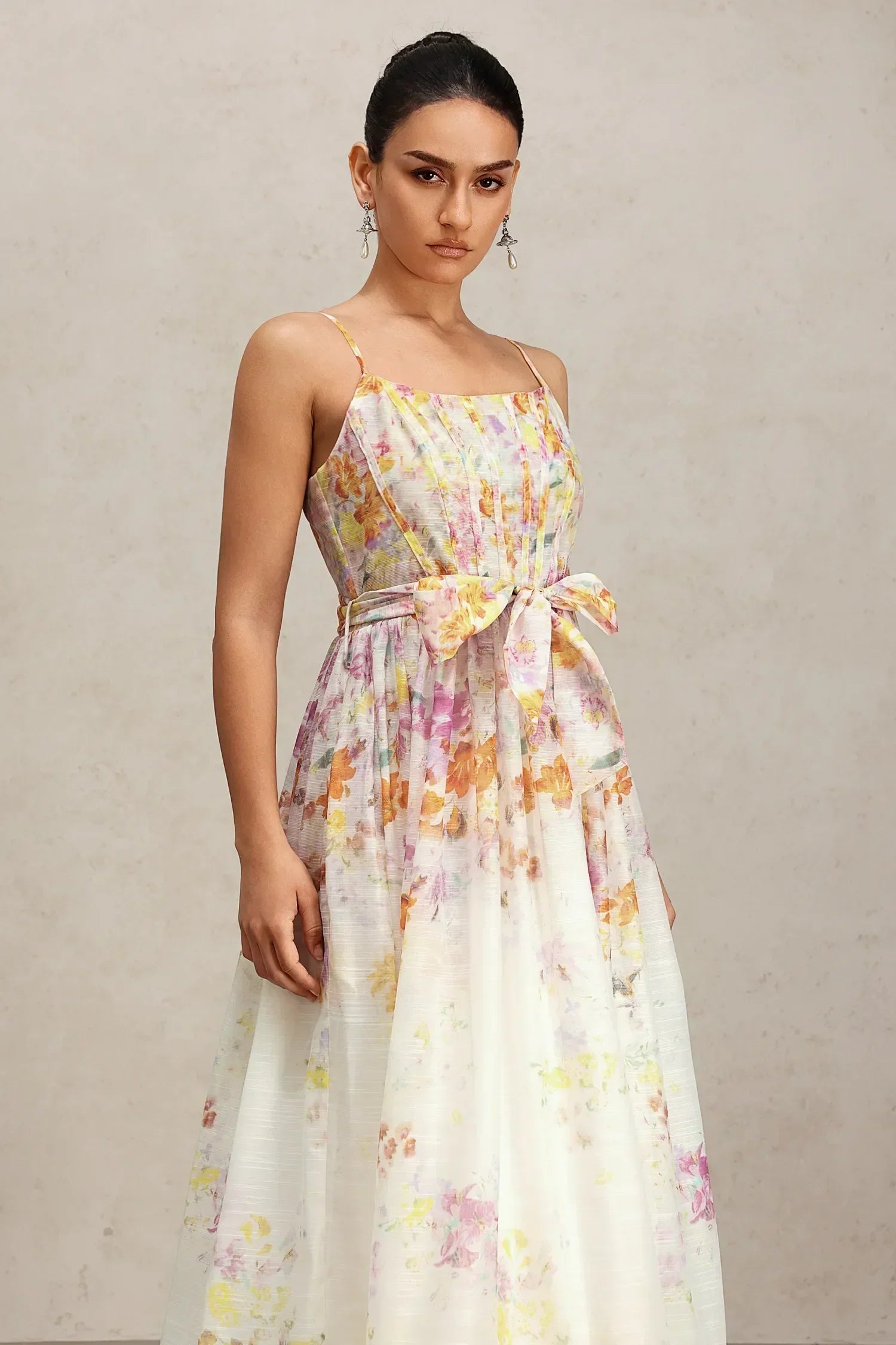 Vestido Retrô Floral em Tule