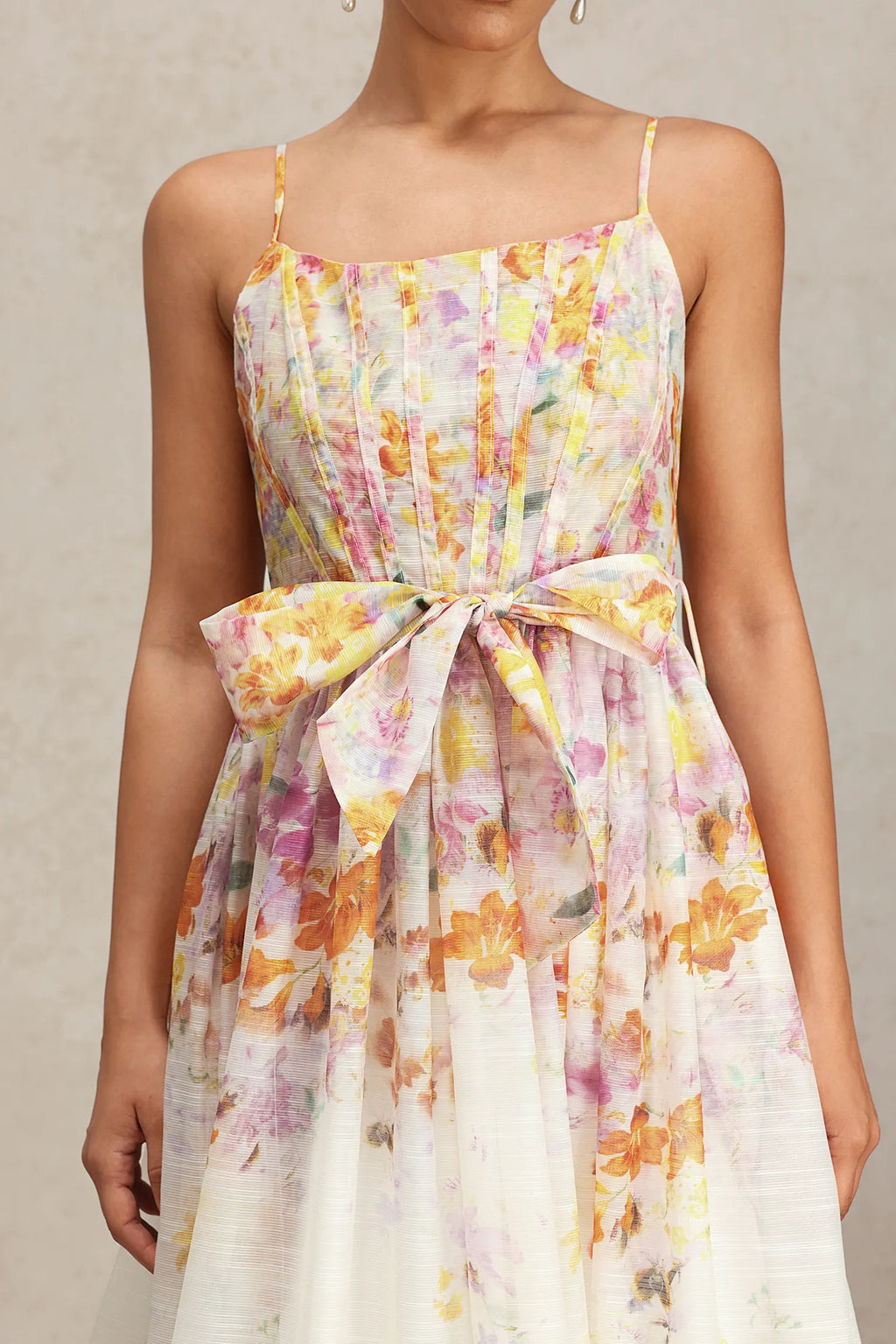 Vestido Retrô Floral em Tule