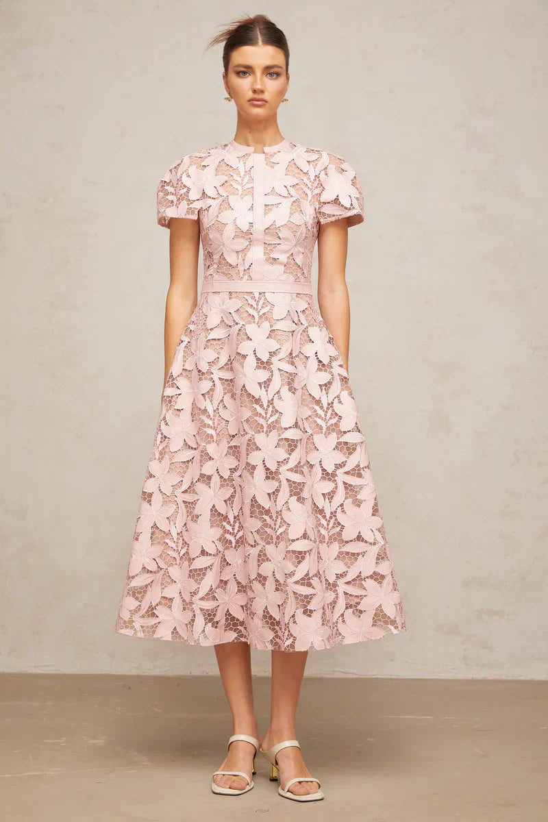 Vestido Rosa em Renda Floral