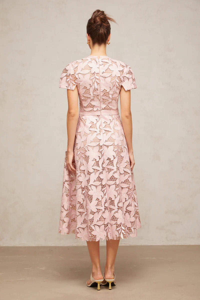 Vestido Rosa em Renda Floral