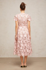 Vestido Rosa em Renda Floral