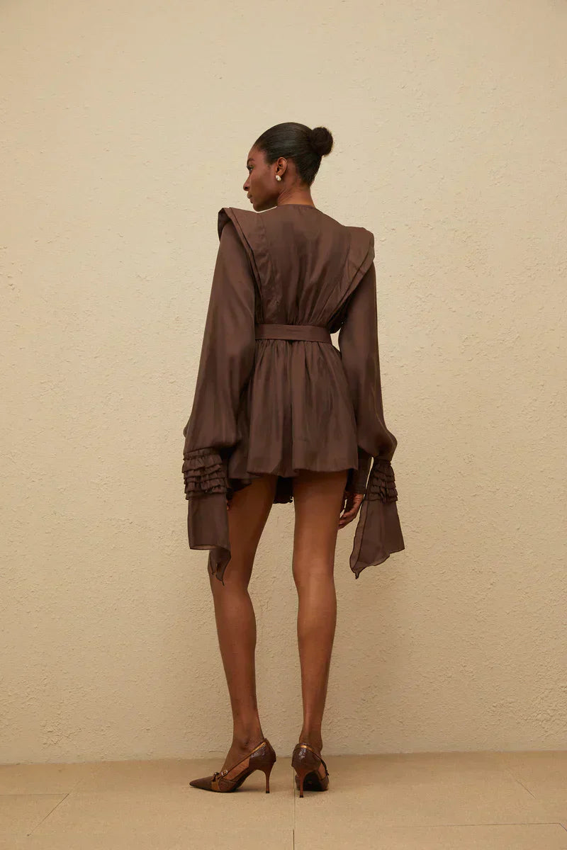 Vestido Chocolate em Camadas