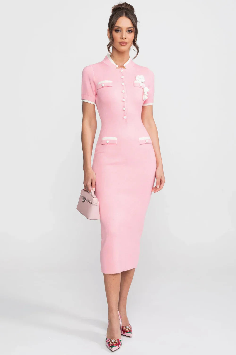 Vestido Midi Bicolor em Tricô com Aplicação de Flor Tridimensional