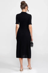 Vestido Midi em Tricô Canelado com Gola Boneca e Saia Plissada