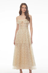 Vestido Midi Alças Finas com Bordados Florais e Saia Fluida