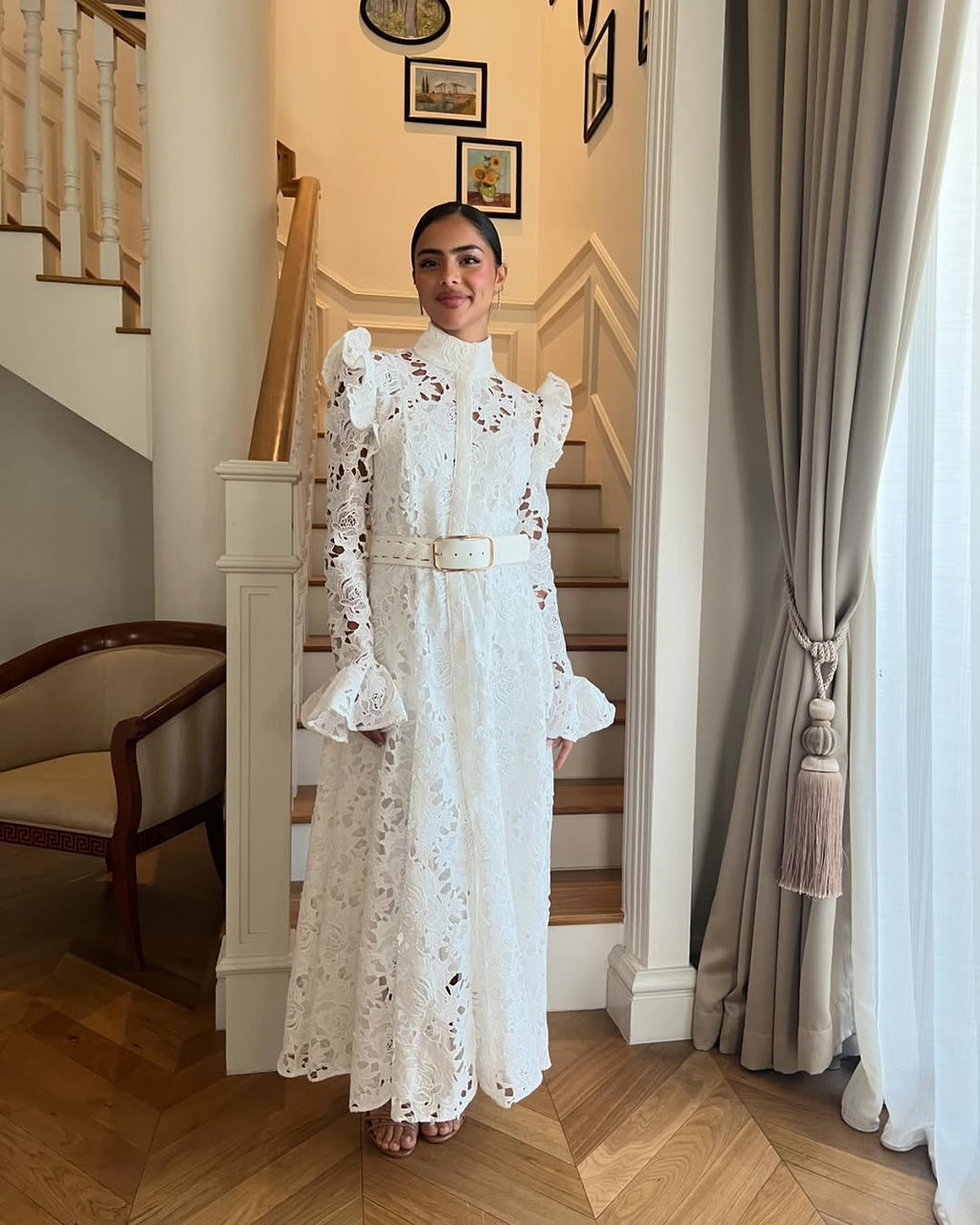 Vestido Renda e Cintura Império
