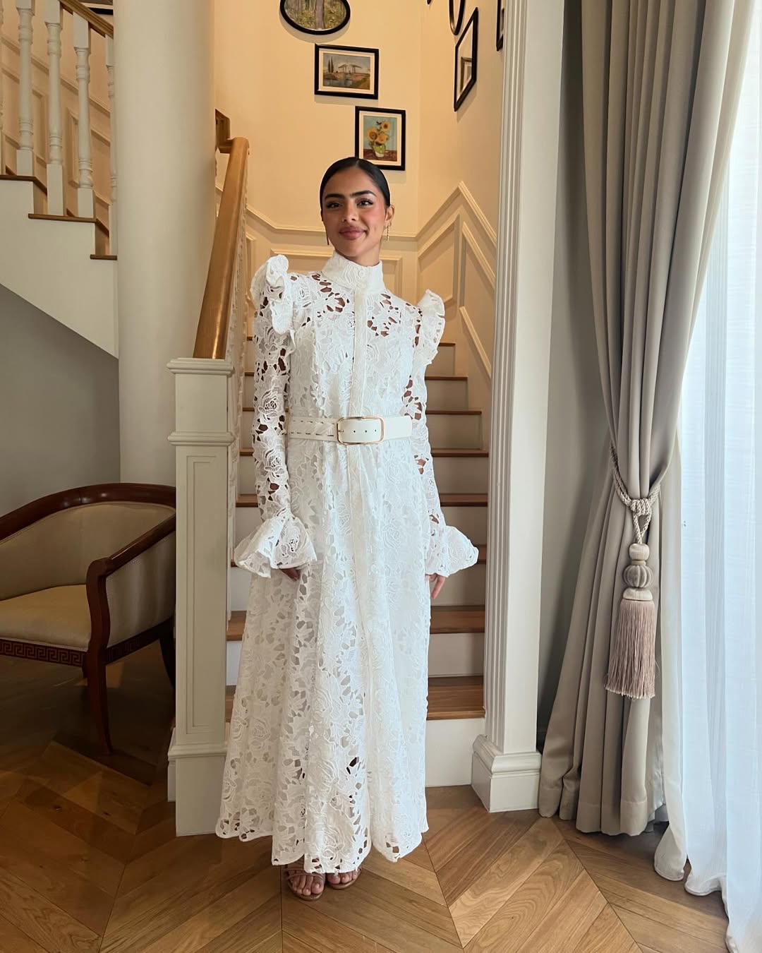 Vestido Renda e Cintura Império