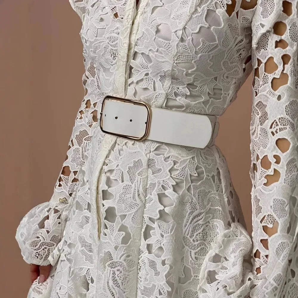 Vestido Renda e Cintura Império