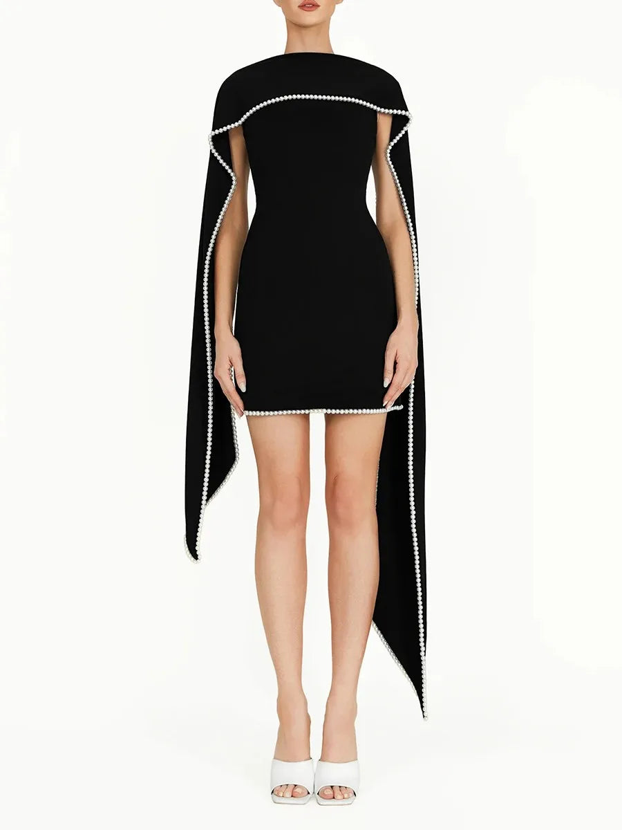 Vestido Assimétrico com Pérolas