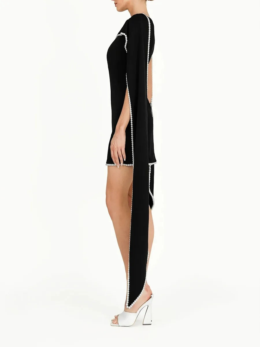Vestido Assimétrico com Pérolas