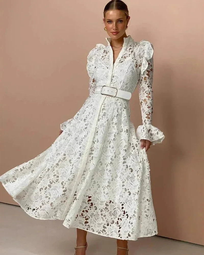 Vestido Renda e Cintura Império