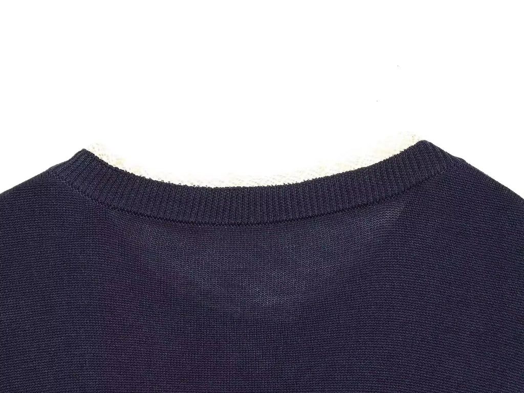 Casaco de Malha Fina com Acabamento em Renda – Estilo Clássico