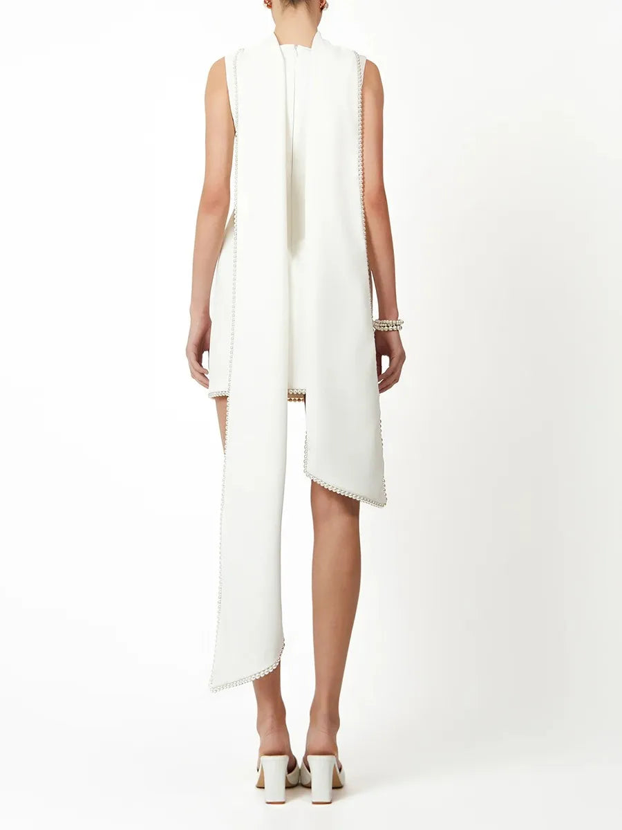 Vestido Assimétrico com Pérolas