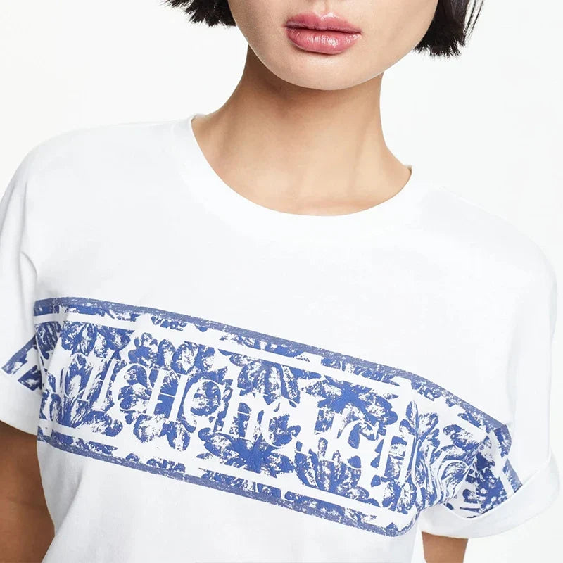 Camiseta CHCH Feminina Clássica em Algodão com Estampa Tipográfica