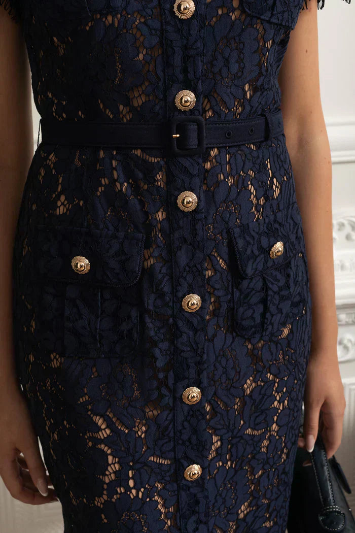 Vestido Renda Marinha com Botões Dourados