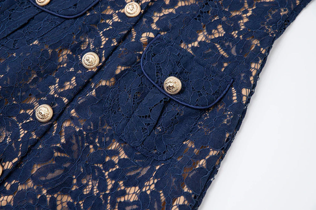 Vestido Renda Marinha com Botões Dourados
