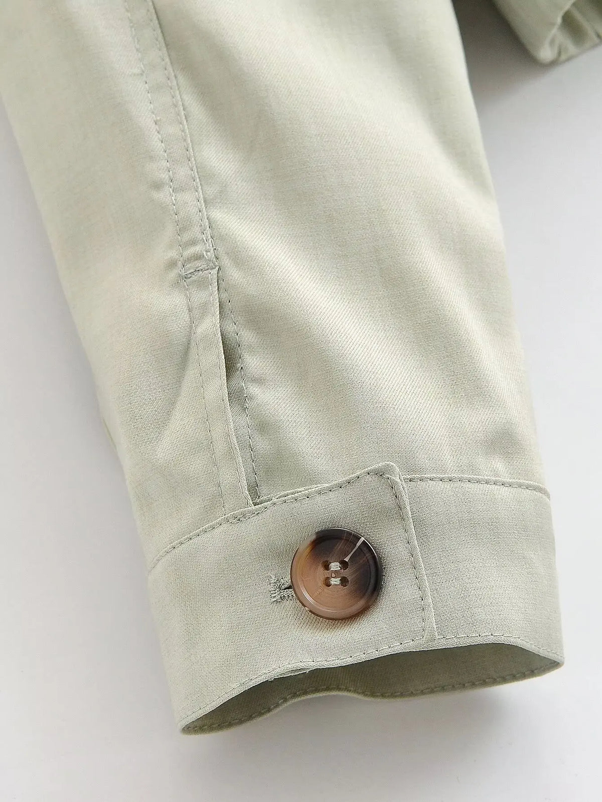 Conjunto Minimalista Abotoamento Simples e Calça de Corte Reto