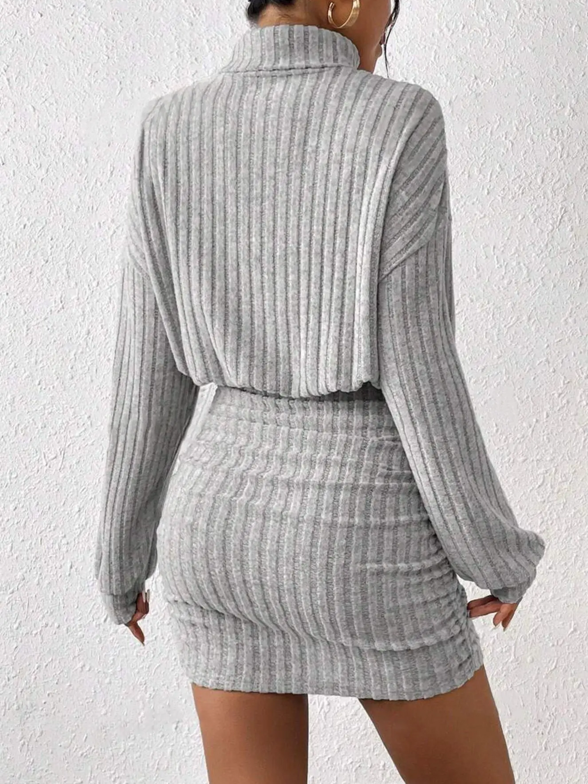 Vestido de Tricô Canelado com Gola Alta e Manga Longa