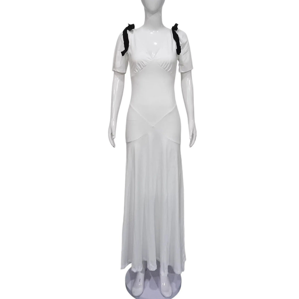 Vestido Branco com Laços