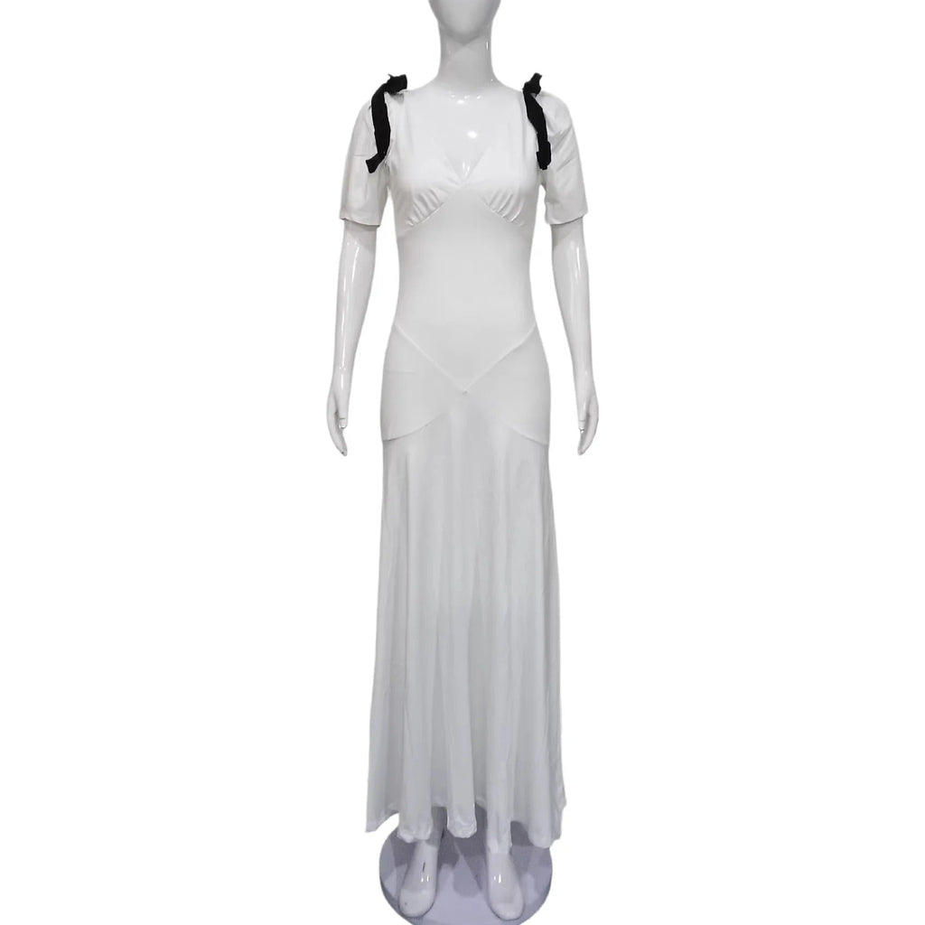 Vestido Branco com Laços